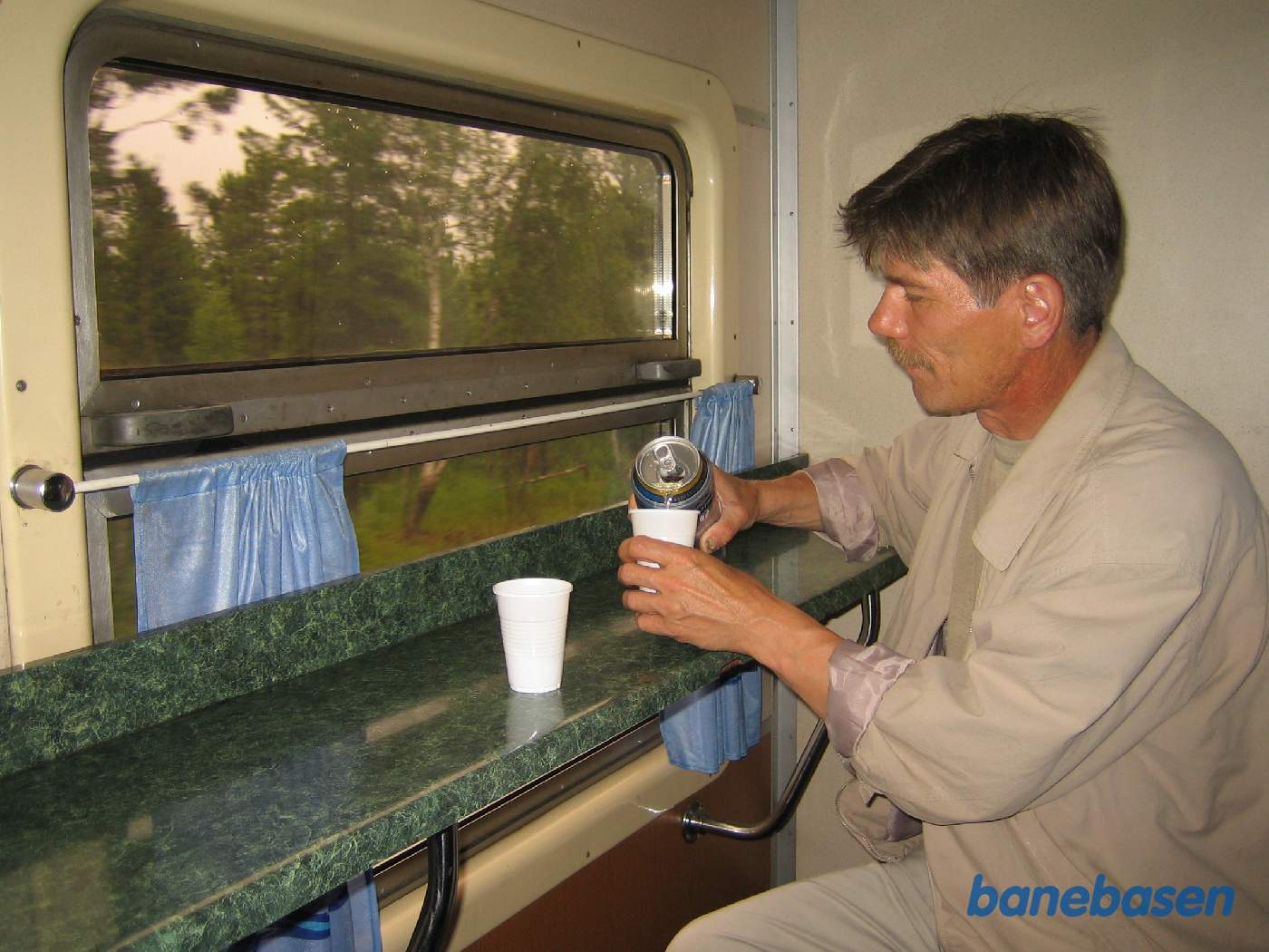 Vi får lige en aften øl i toget