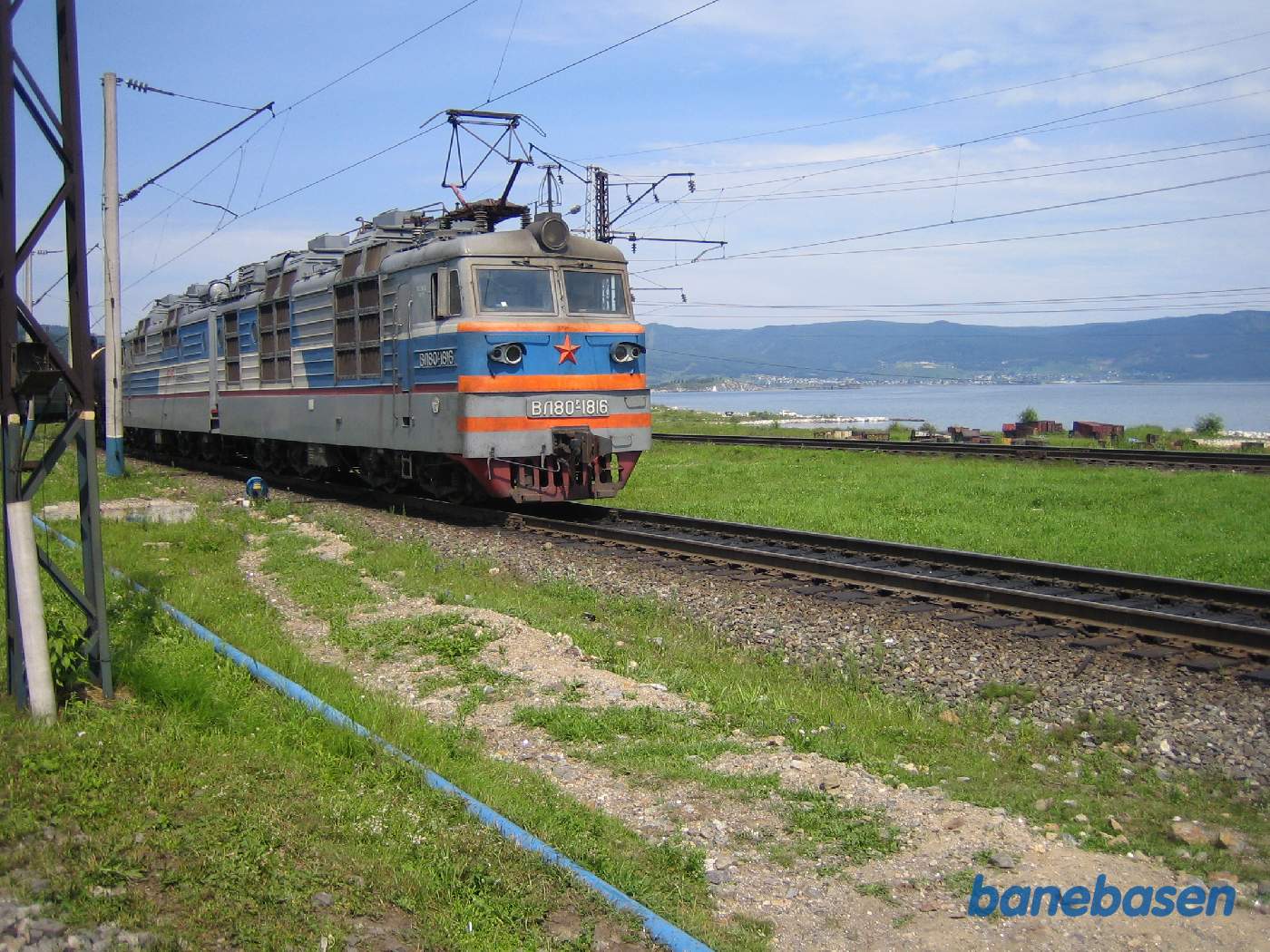 Et godstog fra Irkutsk på vej ind på stationen