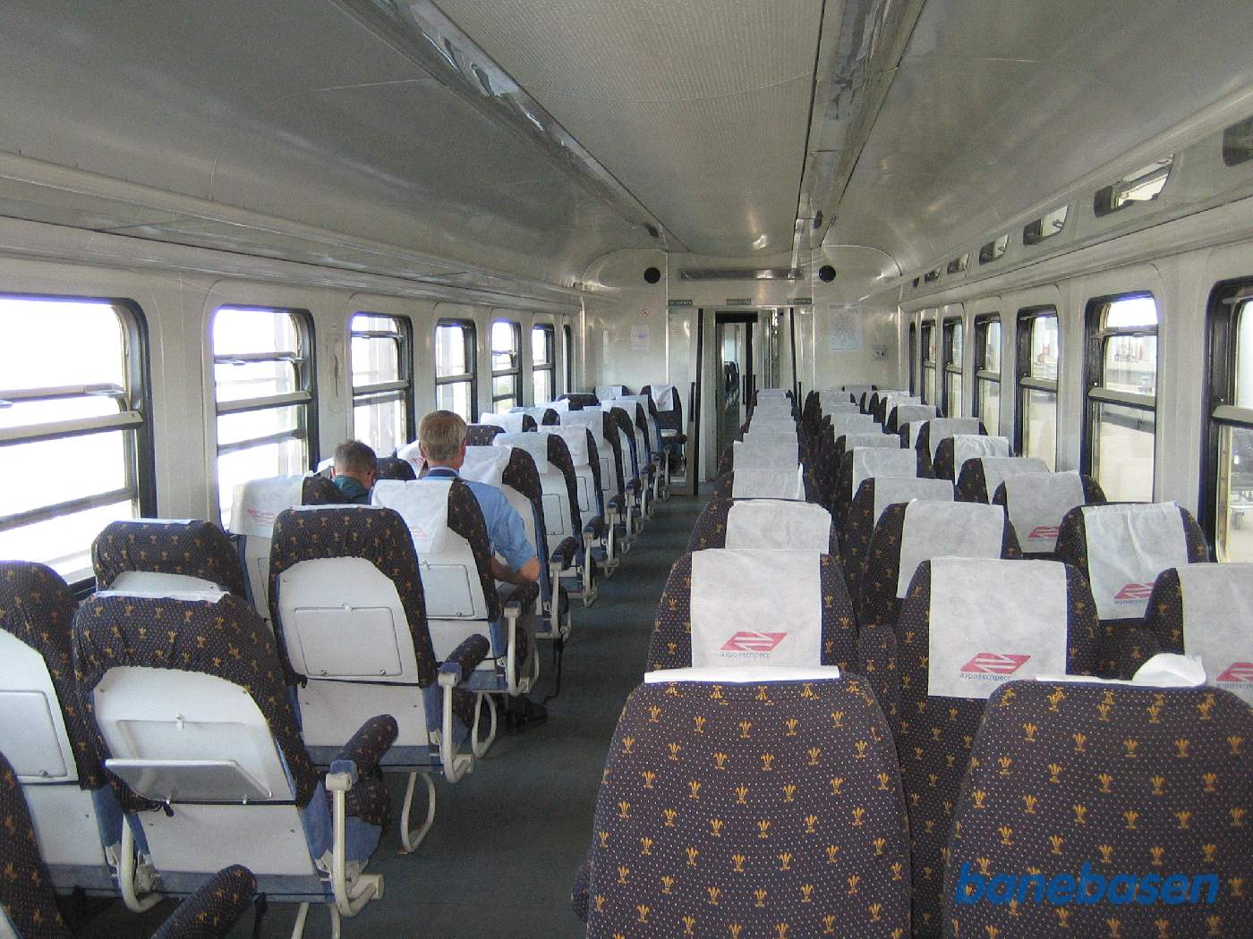 En næsten tom personvogn set indefra, på vej fra lufthavnen til Moskva centrum