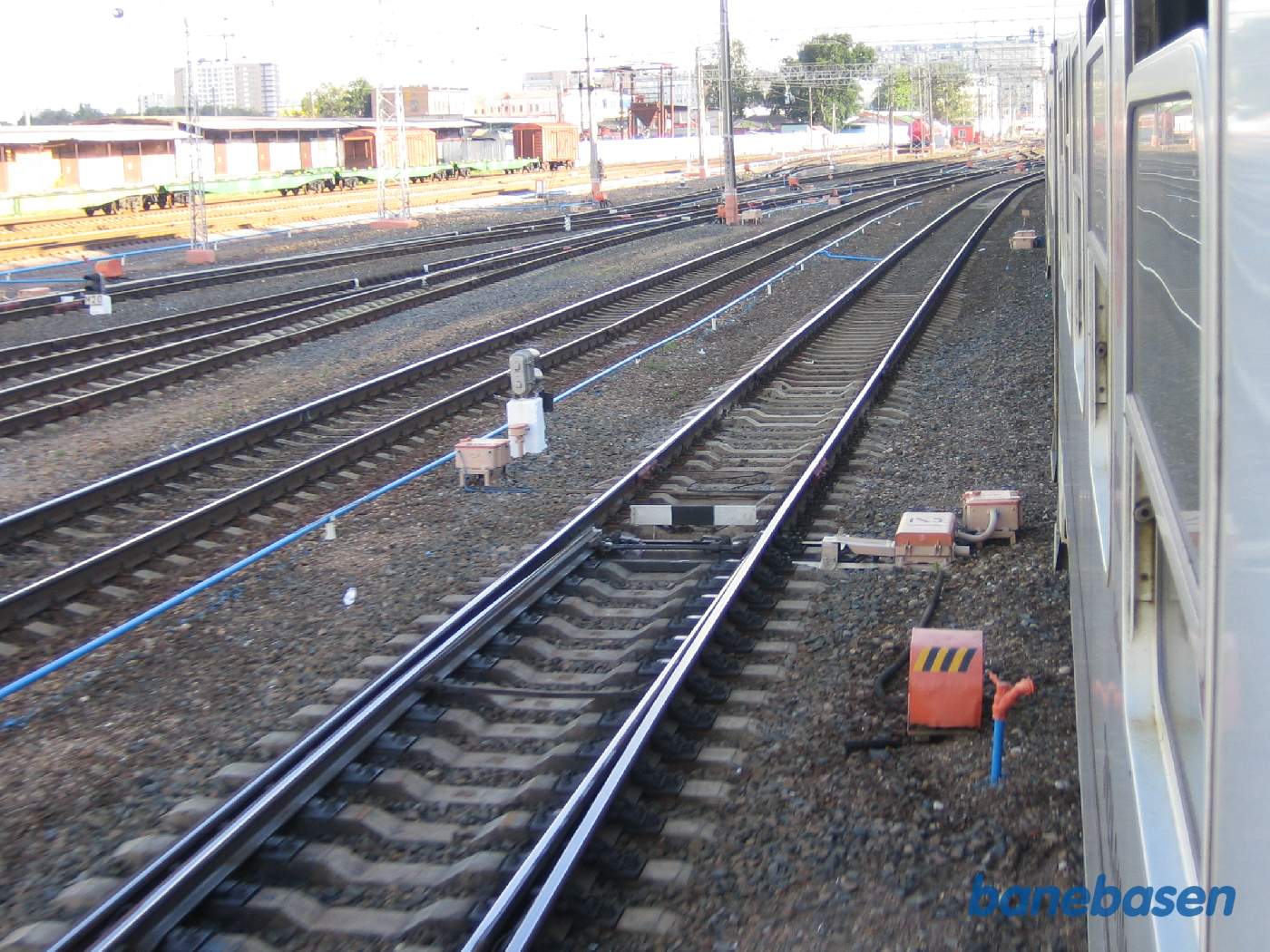 Godsstationen ses til venstre i billedet