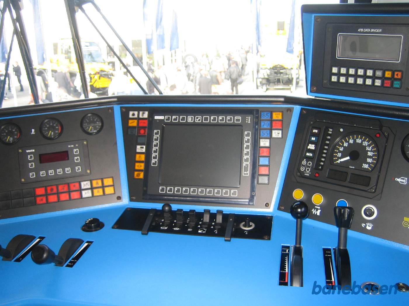 Førerbordet i et helt nyt diesellokomotiv