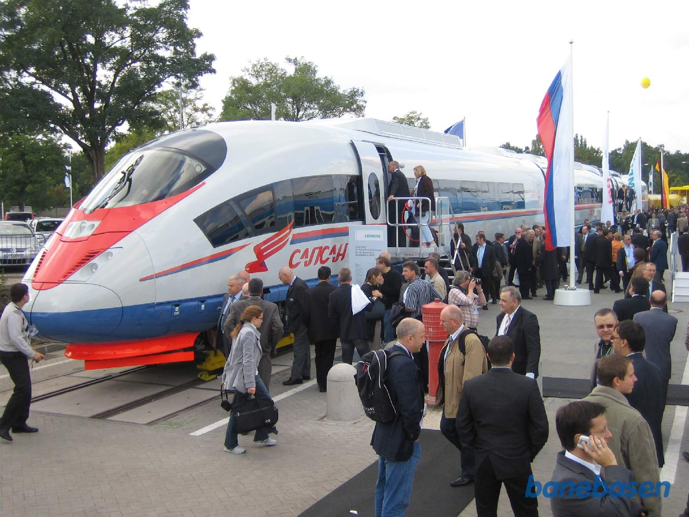 Et russisk højhastighedstog. Bemærk de gule overgangsbogier på grund af sporvidden