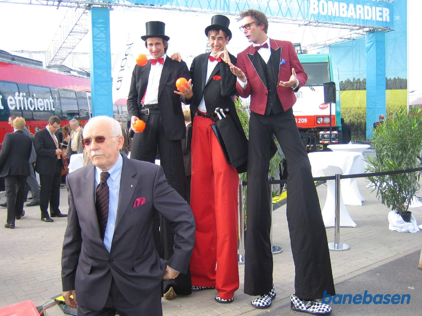 3 meget høje mænd - på stylter