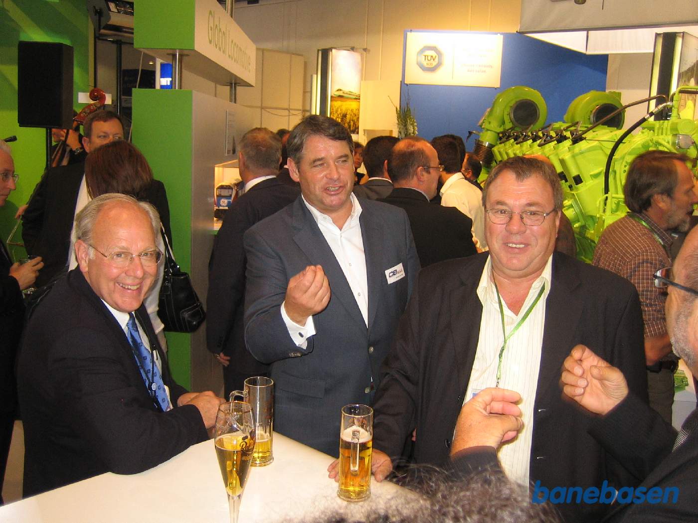 Uden mad og drikke - mange firmaer serverer for gæster og kunder. Sidst på dagen serveres der i rigelige mængder