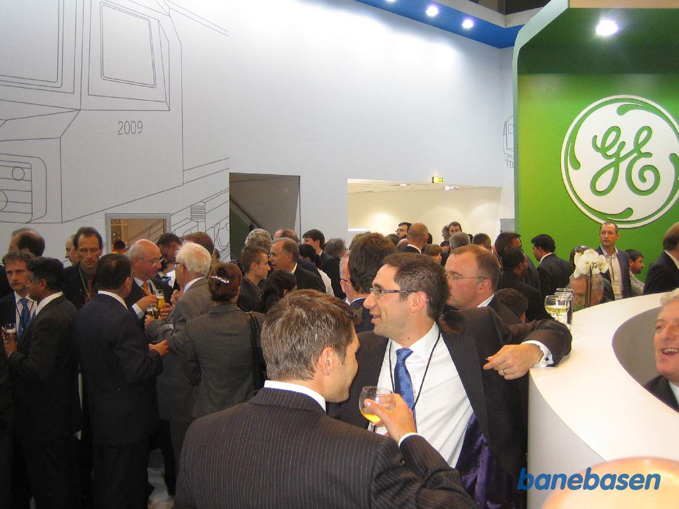 Uden mad og drikke - mange firmaer serverer for gæster og kunder. Sidst på dagen serveres der i rigelige mængder