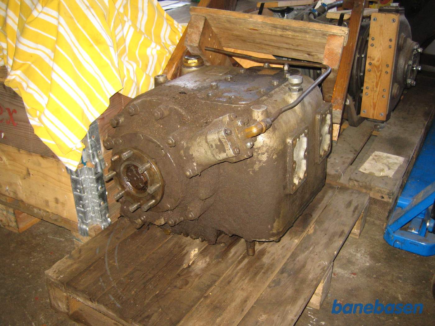 5 trins gearkassen der ligger under gulvet lige efter motoren