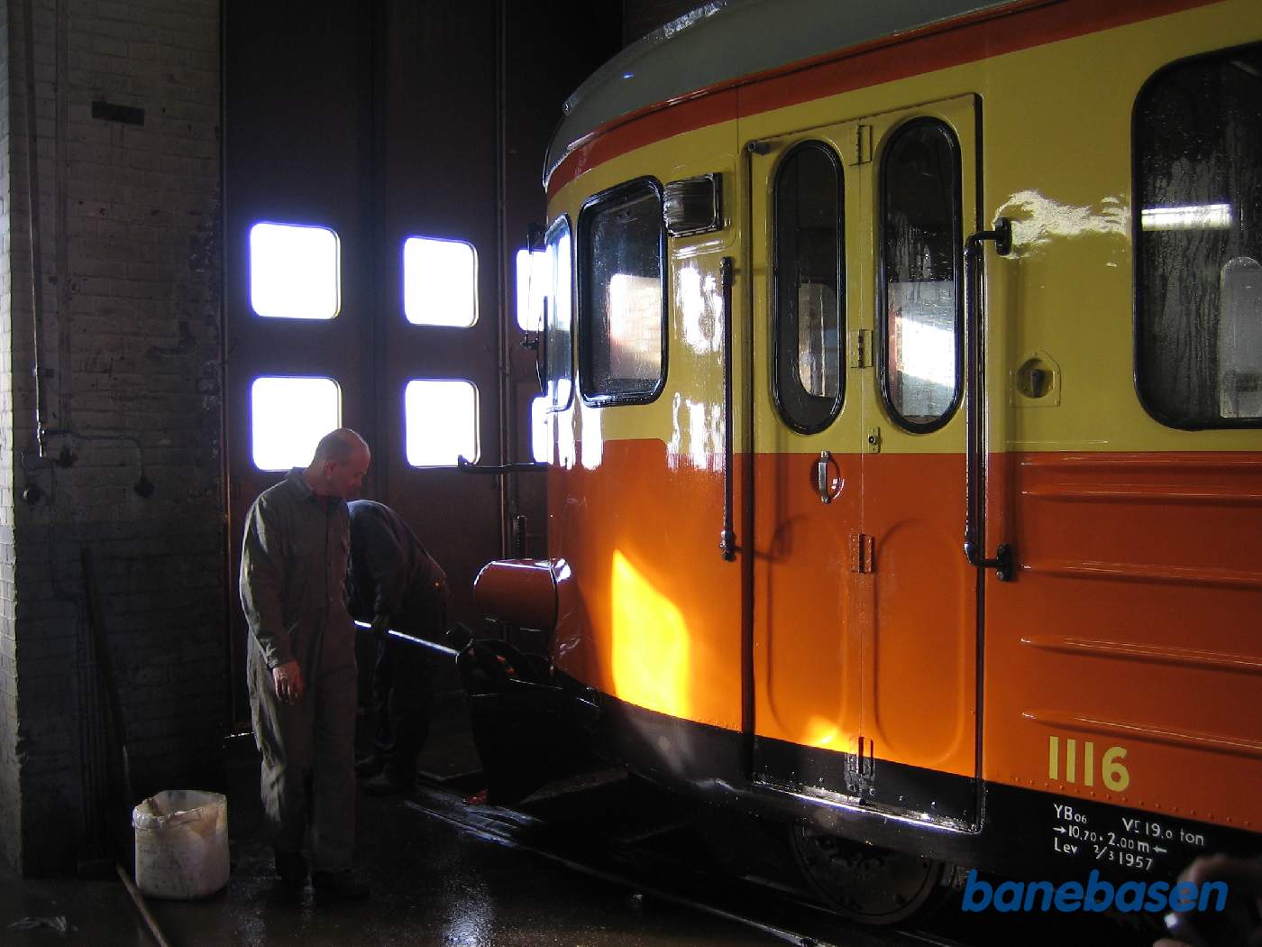 Klubbens motorvogn rengøres og vaskes