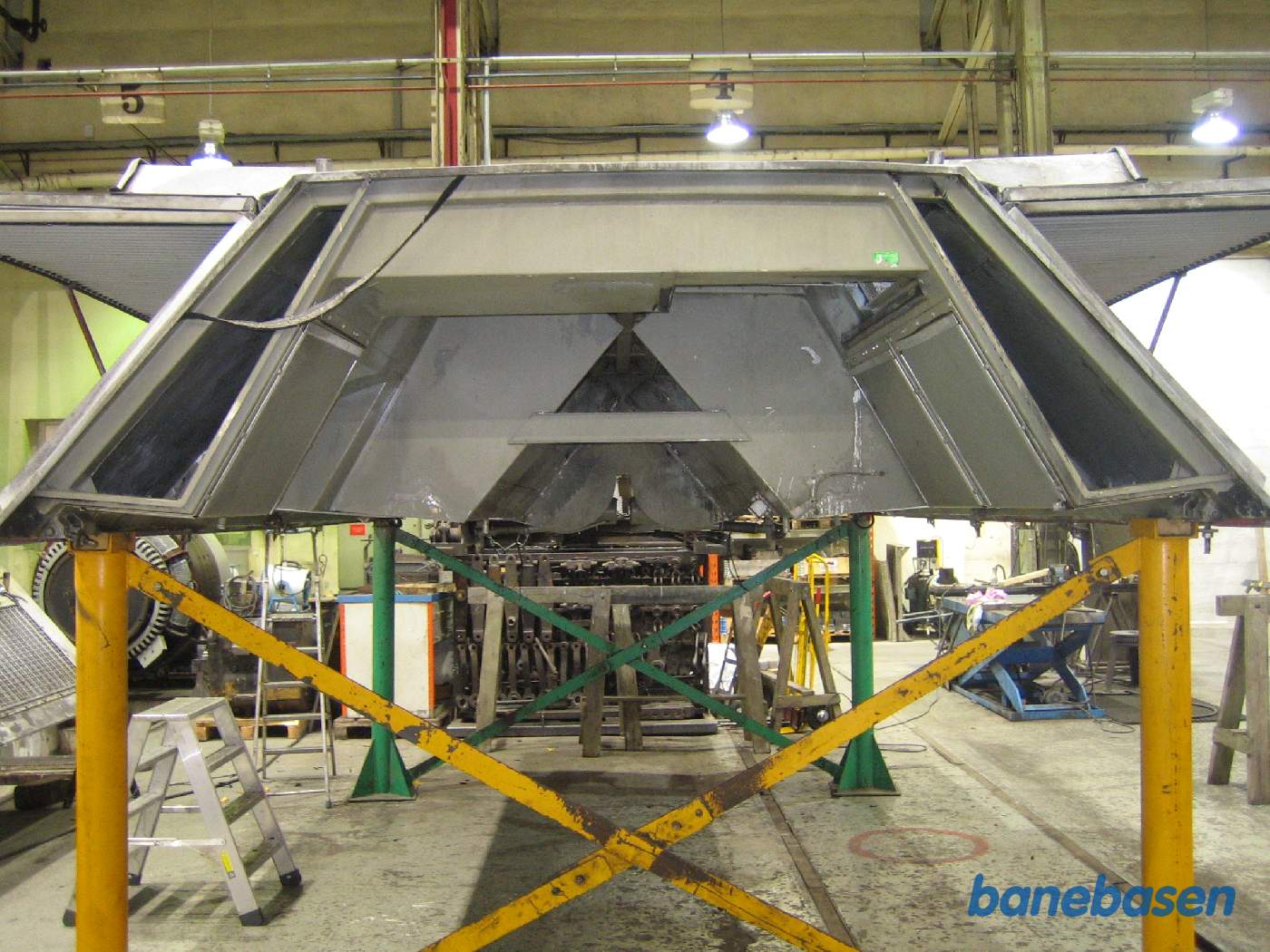 DSB folkene inspicerer tagsektionen med vognkassefiltrene