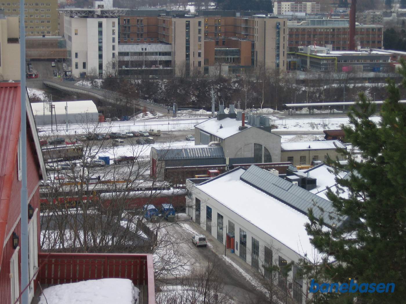 Værkstedet og Marienborg trinbrættet set oppe fra stoppestedet Bygrensen, hvorfra vi afsluttede vores besøg med en tur med Gråkallbanens sporvogn