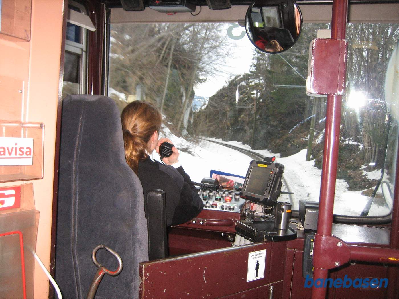 Så er vi på vej ned igen, billede af førerrummet og føreren