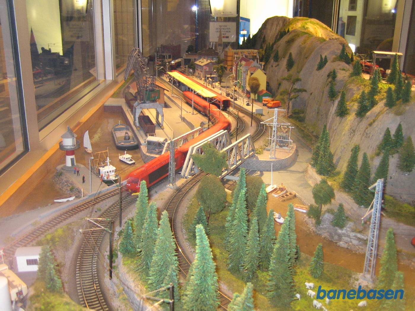 I stationens ventesal fandt vi et modelbanetog