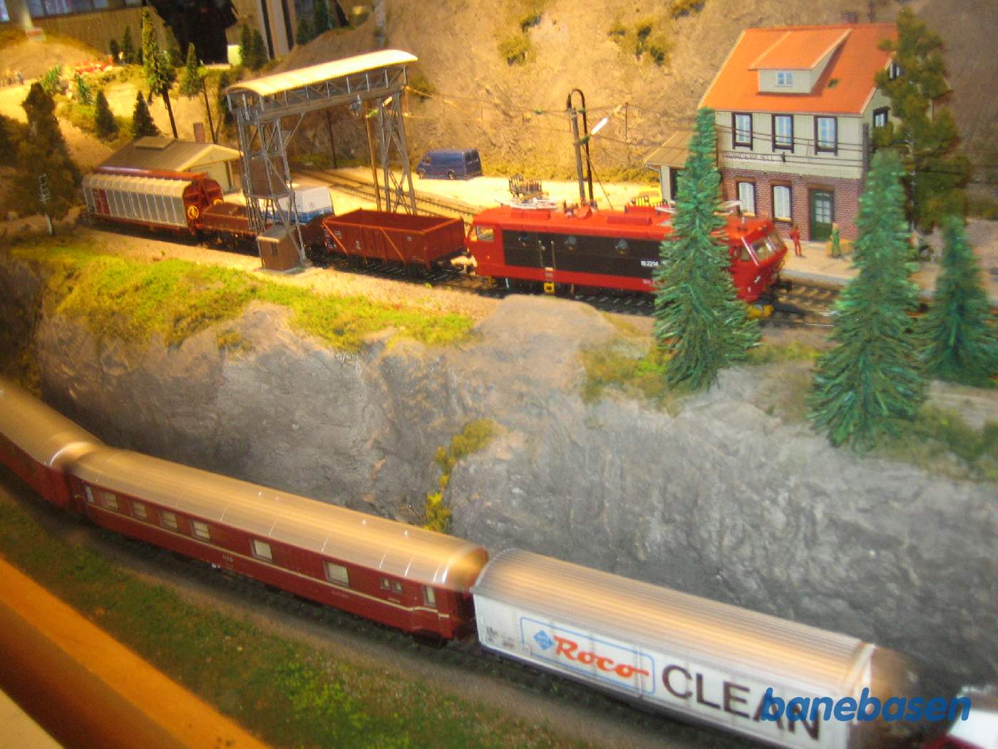 I stationens ventesal fandt vi et modelbanetog