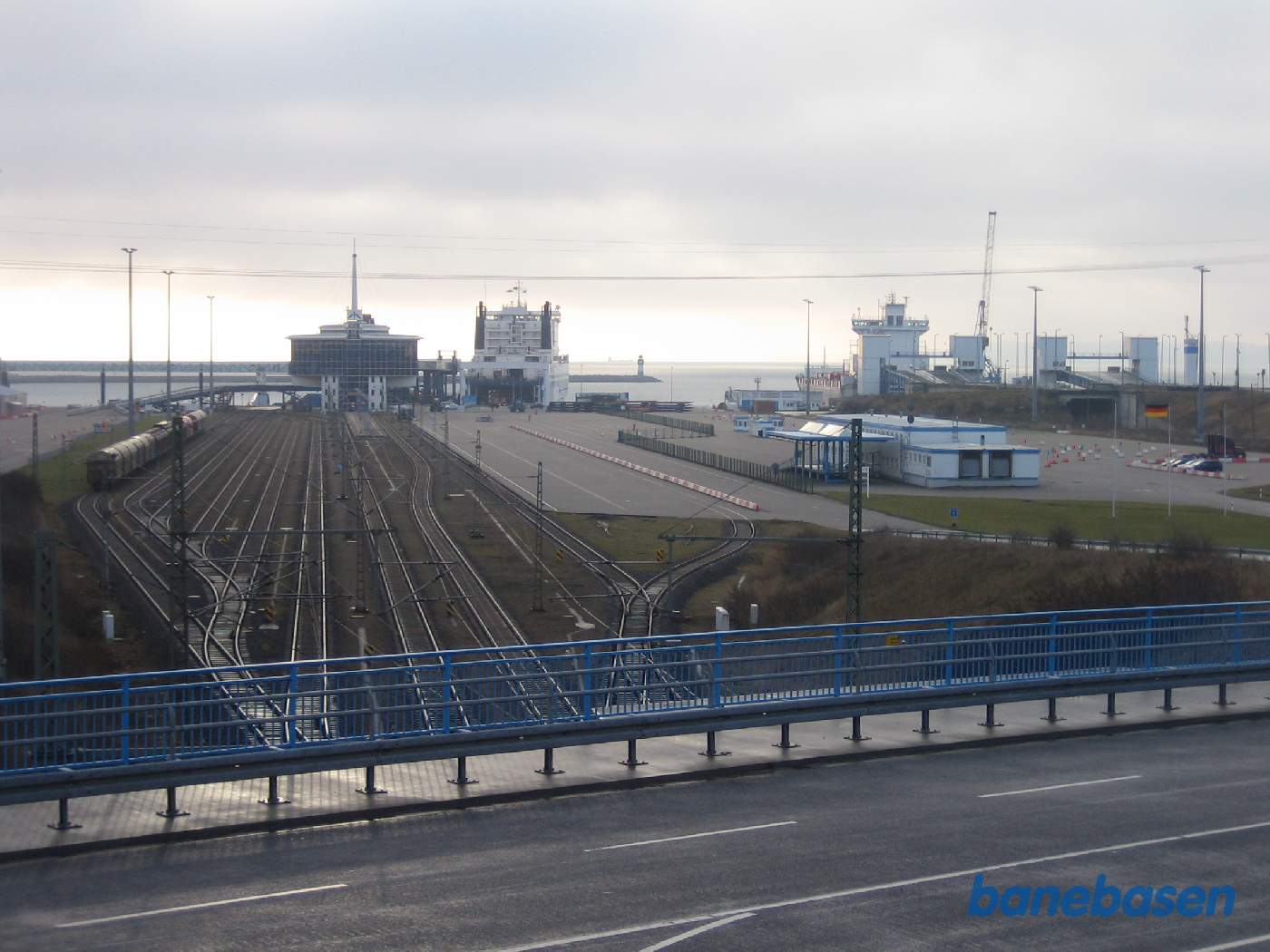 Et vue ud over sporristen foran færgelejet