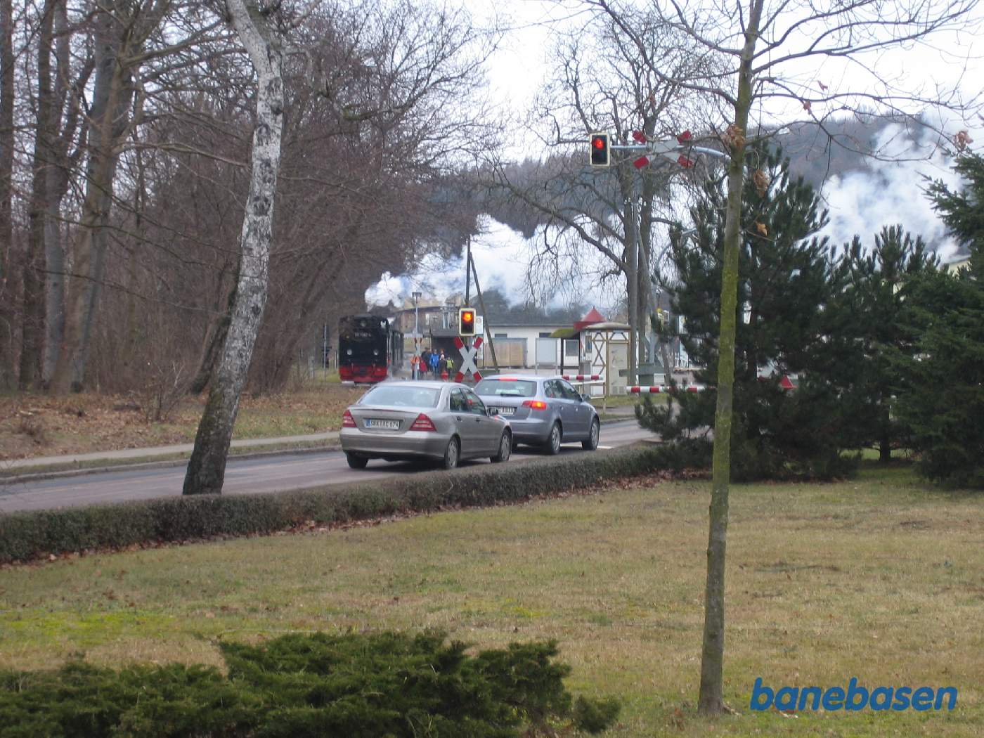 Toget holder på trinbrættet i Baabe