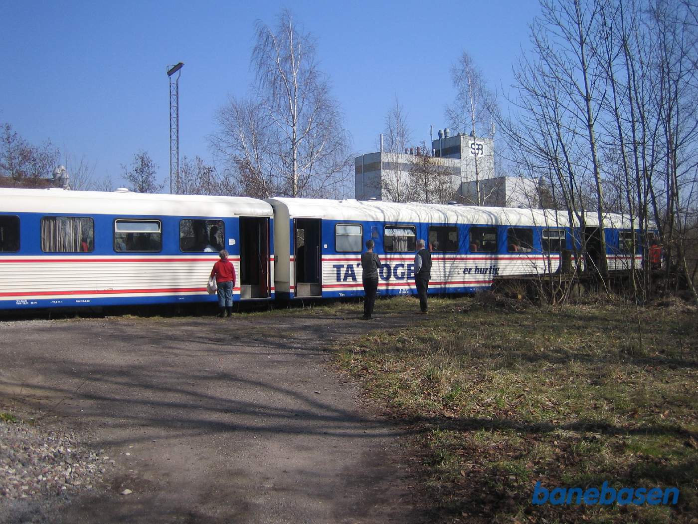 Y-toget set fra siden ved perron Y-toget set fra siden ved perron