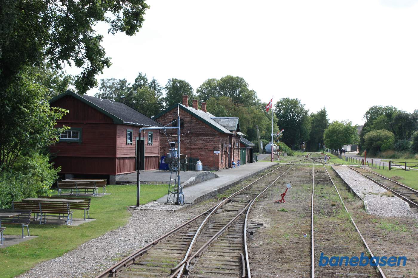 Toget på vej ind til perron, set fra "bagerste" endeperron