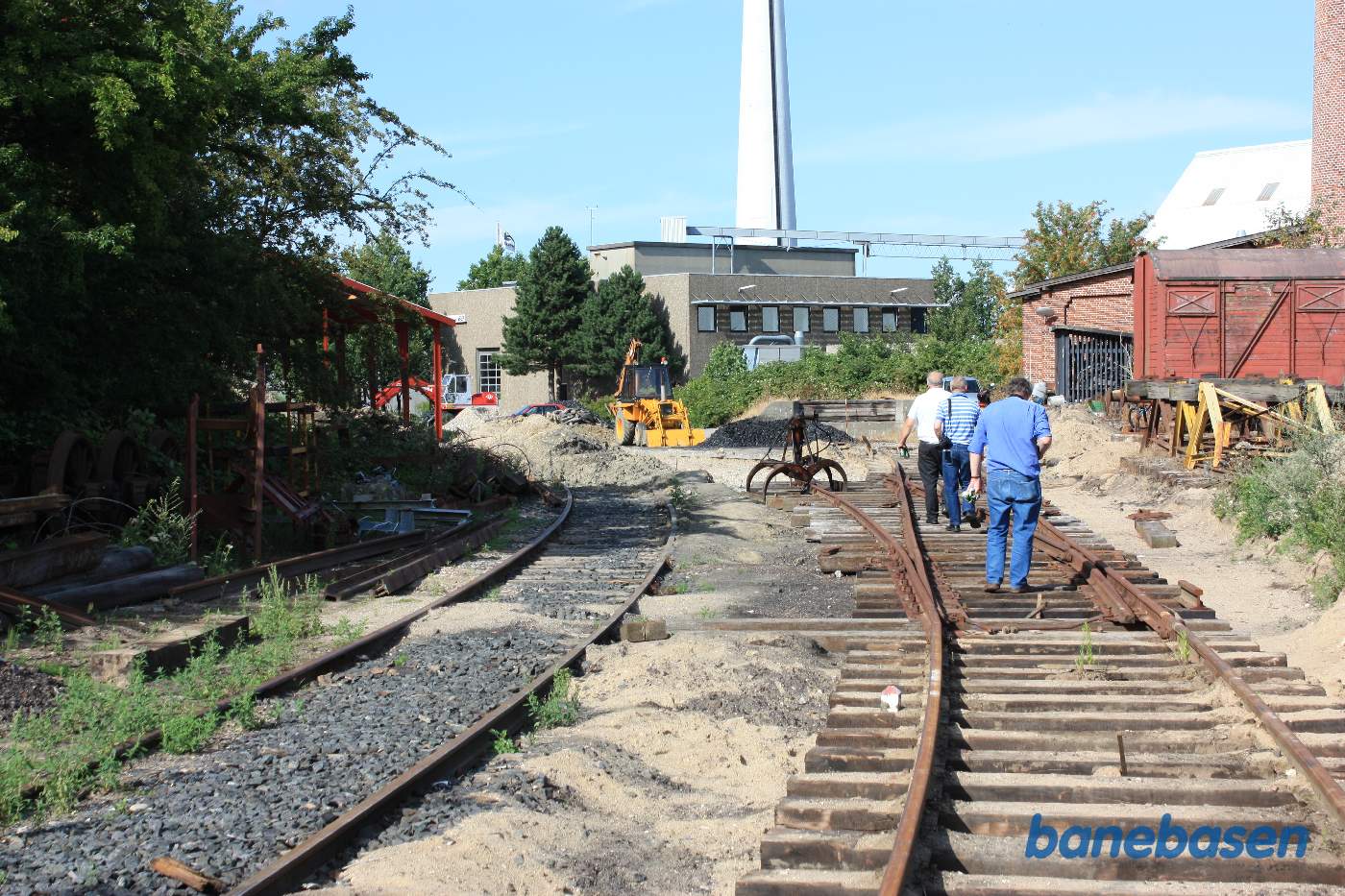 Et vue ud over remiseområdet, hvor den nye vognhal er under opførelse, længere fremme Et vue ud over remiseområdet, hvor den nye vognhal er under opførelse, længere fremme