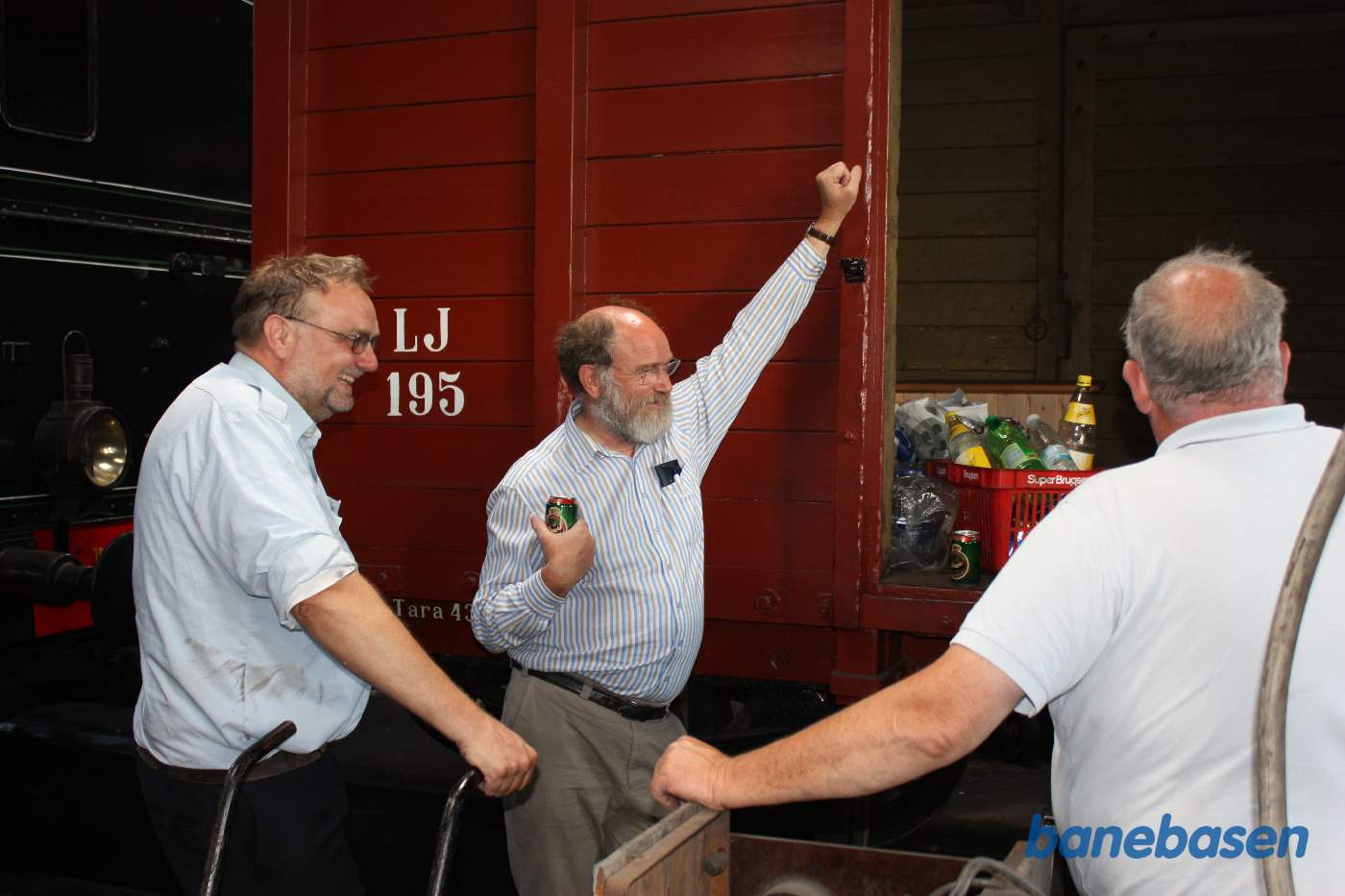 Klubmedlemmerne får en teknisk snak om det rullende materiel