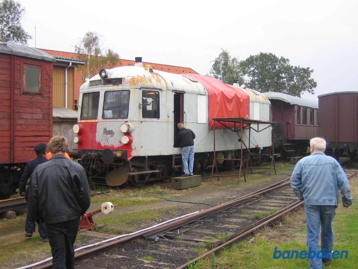 Det ved branden i Nykøbing Sj. beskadigede diesellokomotiv set udefra