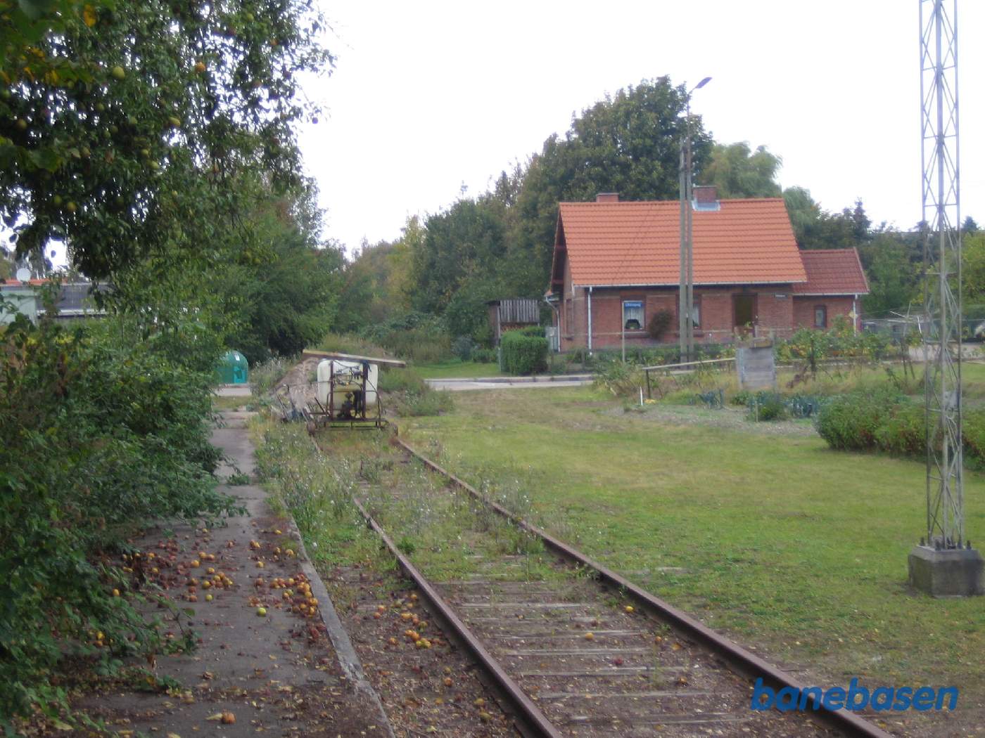 Her ender banen midt i Gørlev by.