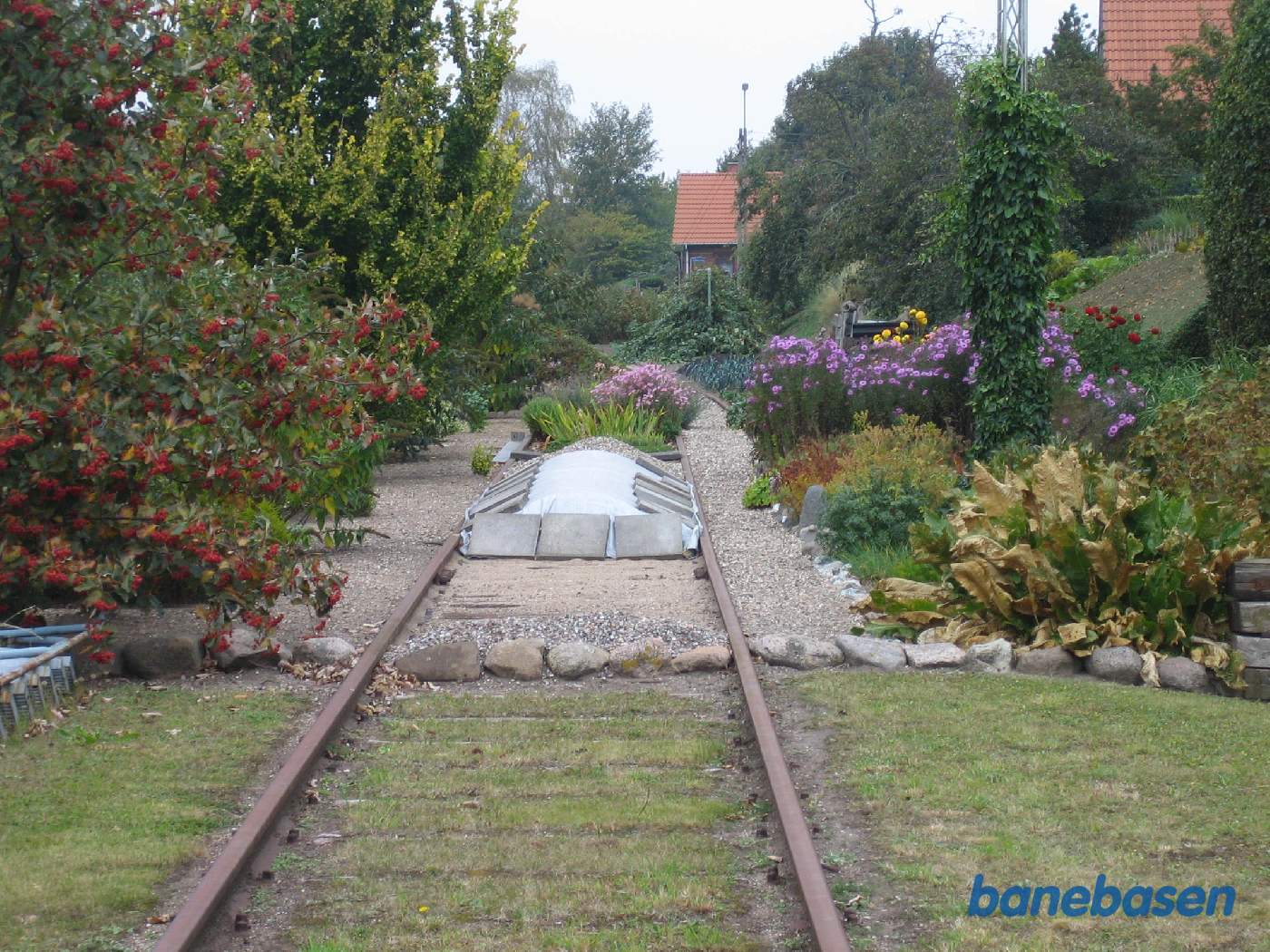 På læssesporene er anlagt en lille park