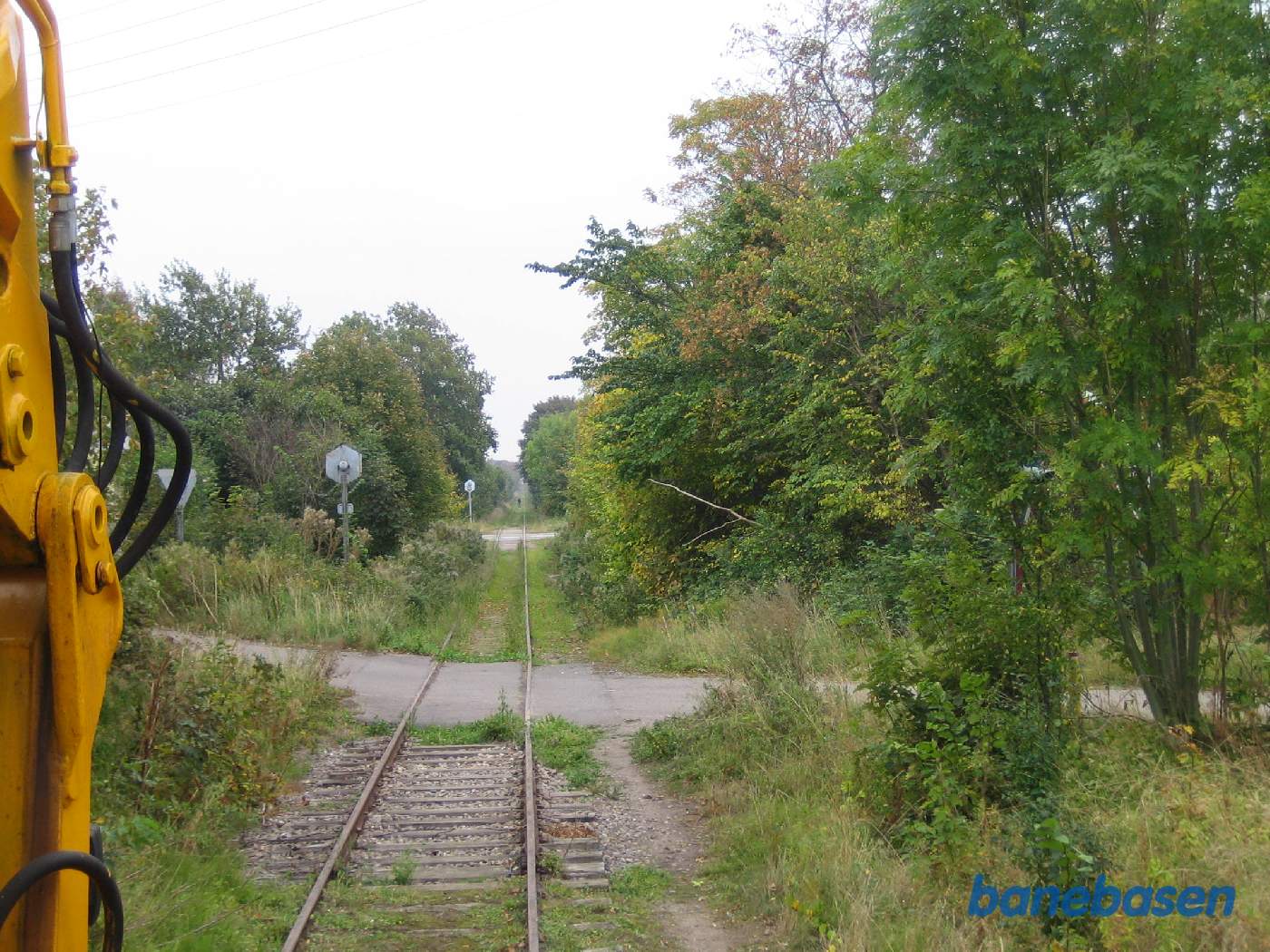 På vej ud af stationen skal vi passere 2 veje, som vi rangerer over