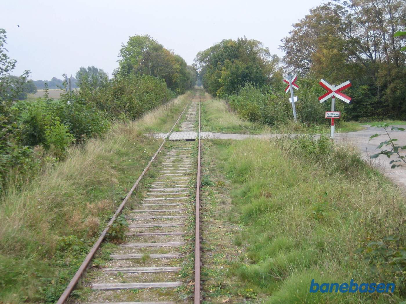 Vi er på strækningen mellem Gørlev og Høng ved den lille tværvej der forbinder Hedevej med Rævemosevej inde til højre