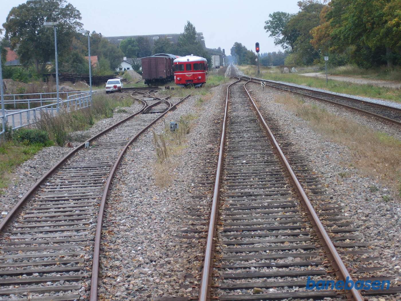 Et vue ind over stationsområdet, S50 holder i sidesporet Et vue ind over stationsområdet, S50 holder i sidesporet