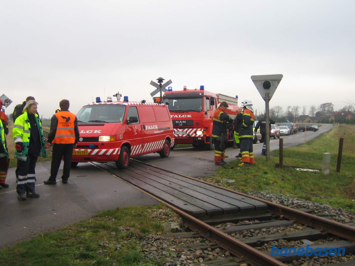 Overkørslen var spærret i over en time fra ca. 10.30 til 12 Overkørslen var spærret i over en time fra ca. 10.30 til 12