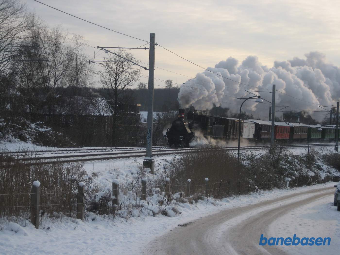 Juletoget fra Hellerup på vej op ad bakken mod Birkerød Juletoget fra Hellerup på vej op ad bakken mod Birkerød