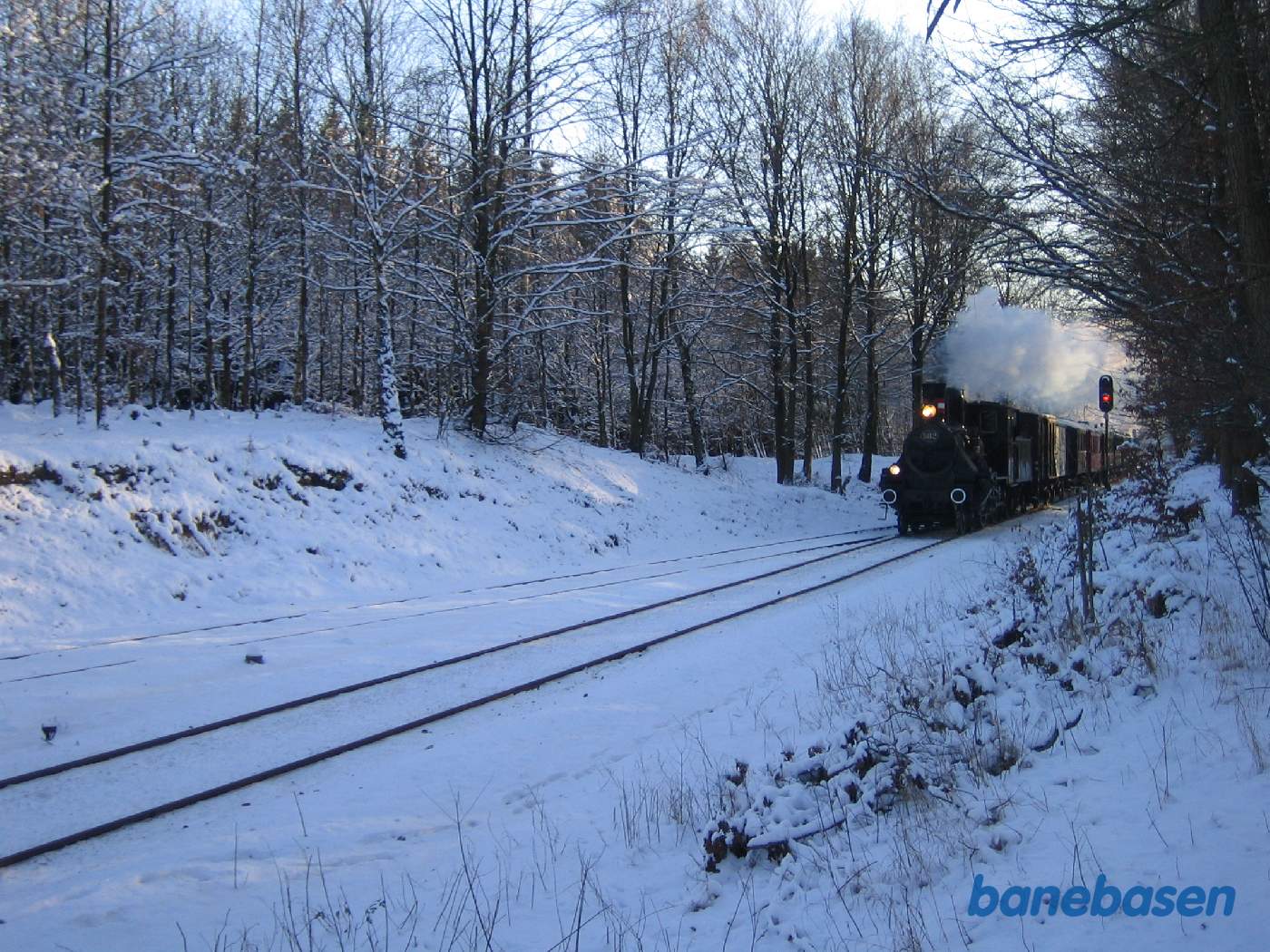 Juletoget fra Hellerup på vej ind på Mårum station
