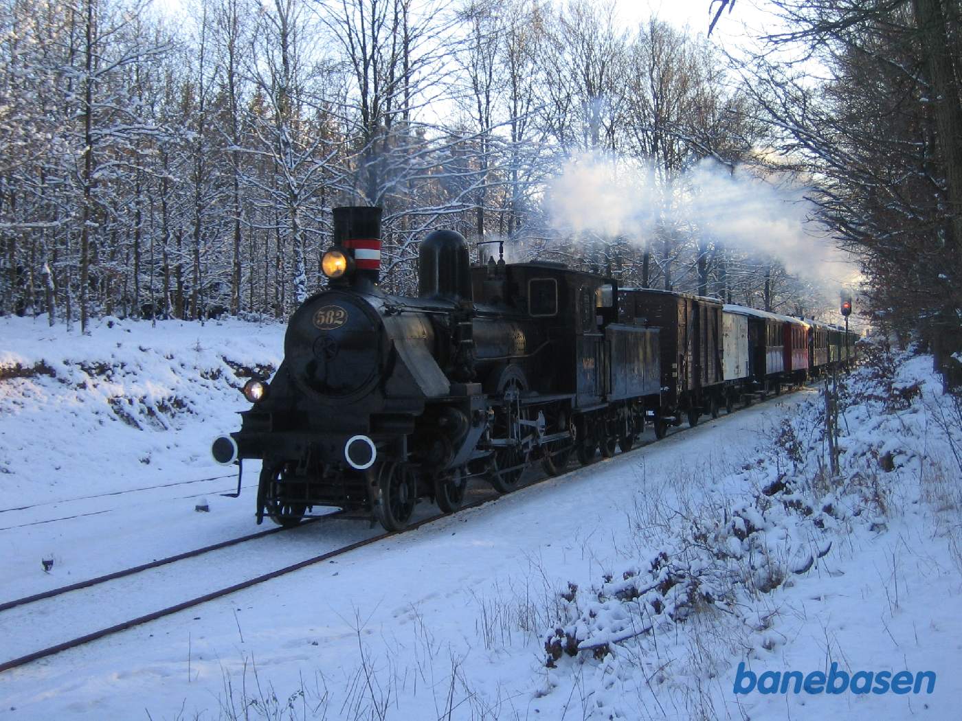 Juletoget fra Hellerup på vej ind på Mårum station