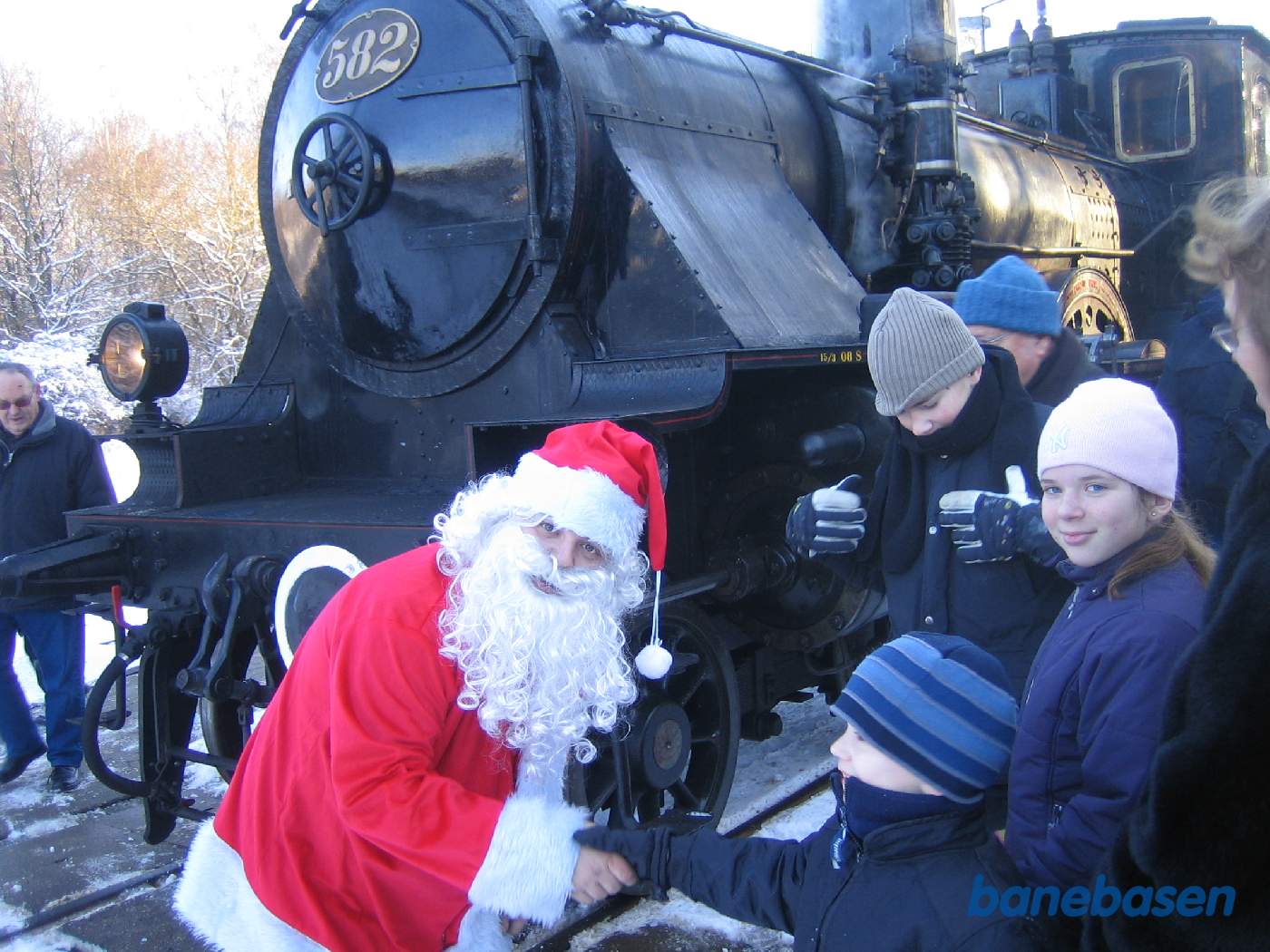 Børnene skal selvfølgelig hen og hilse på julemanden