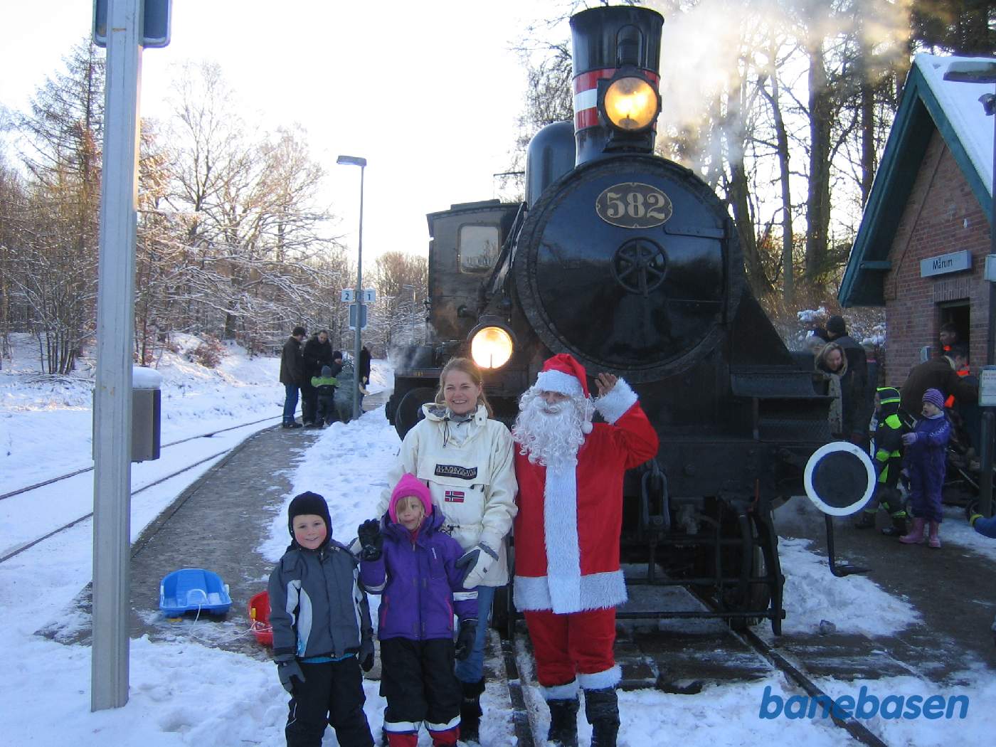 Børnene skal selvfølgelig hen og hilse på julemanden