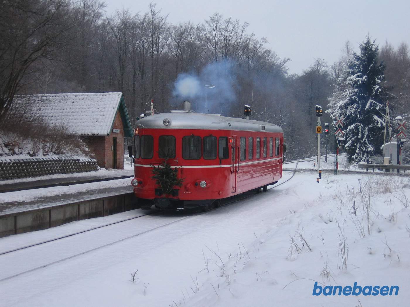 Skinnebussen holder klar til at køre tilbage til Græsted