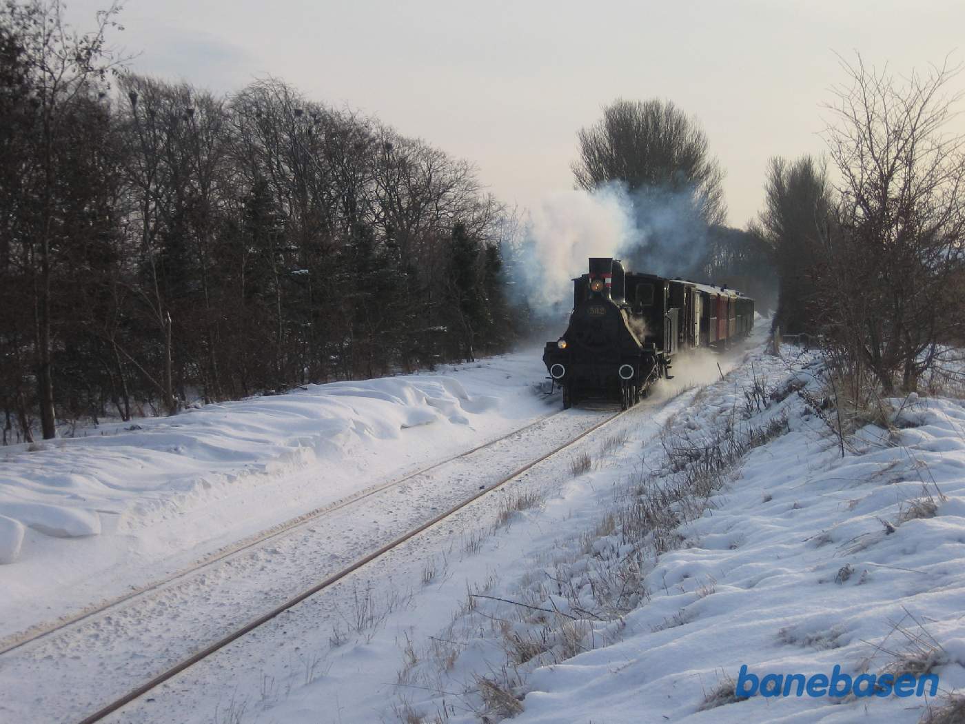 Det tomme juletog fra Hellerup på vej ind på Græsted station