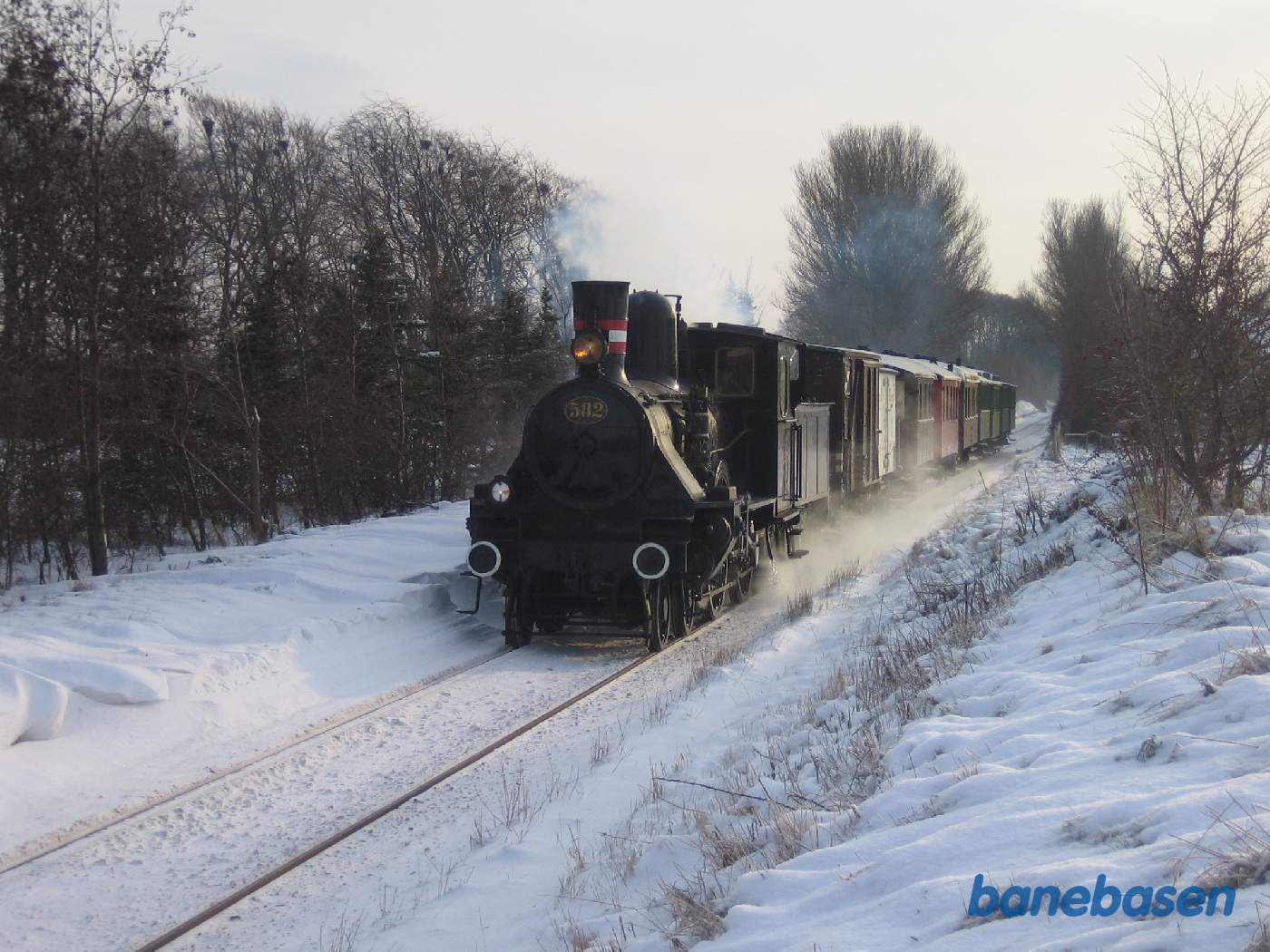 Det tomme juletog fra Hellerup på vej ind på Græsted station