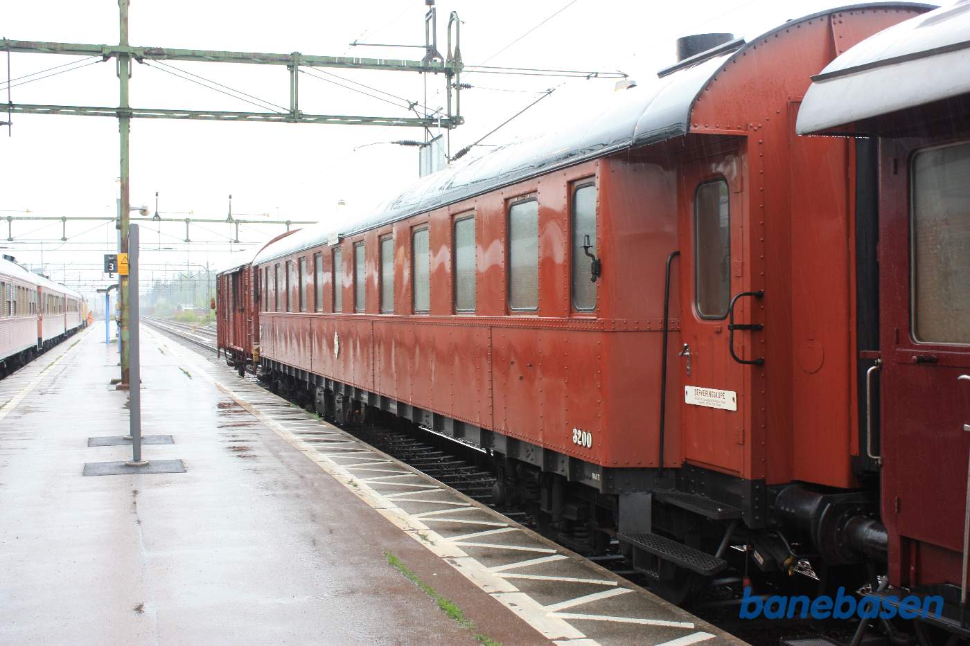 Særtoget med en vogn fra Sveriges Jernbanemuseum