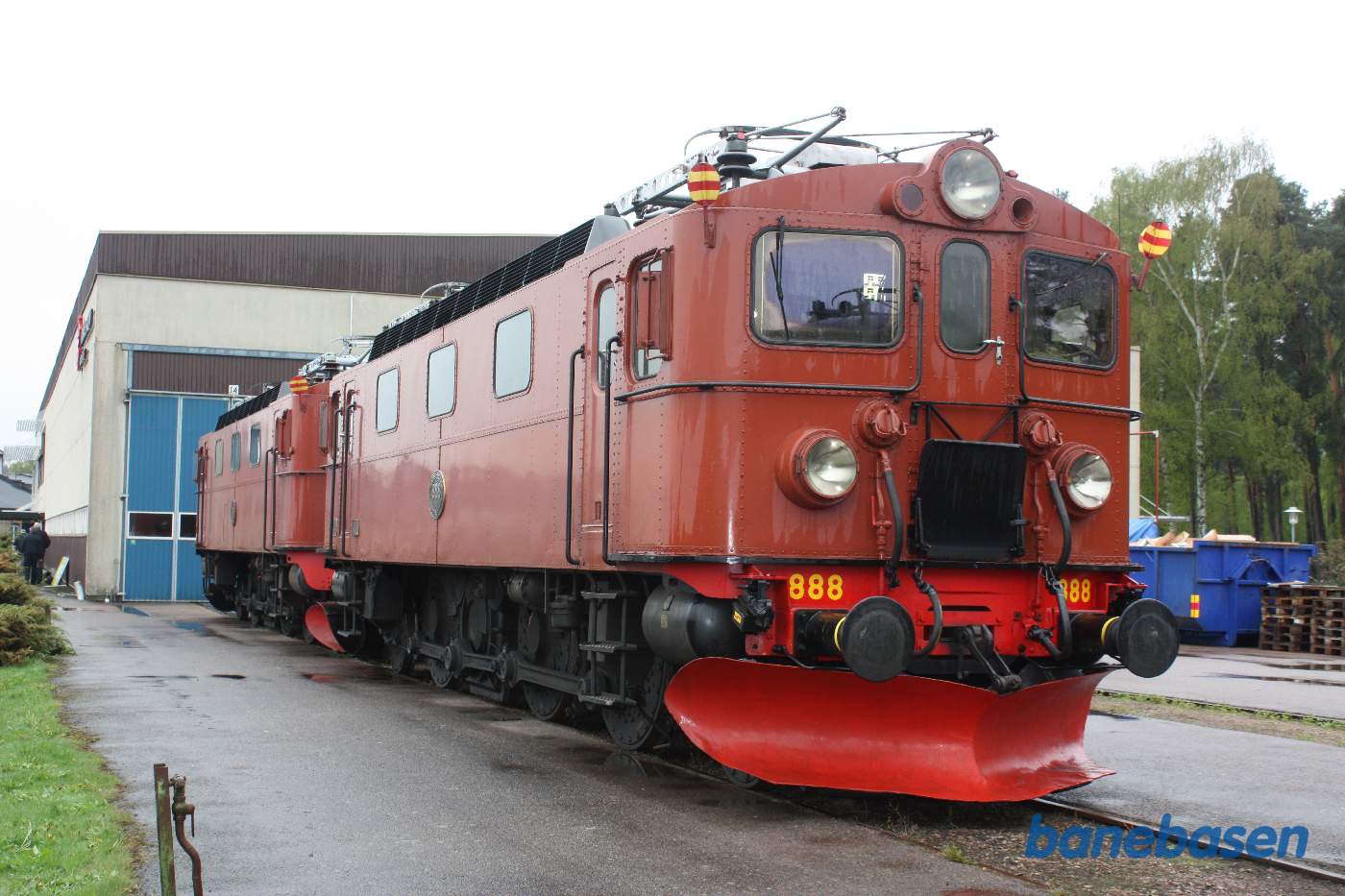 To klassiske elektriske lokomotiver fra 1950