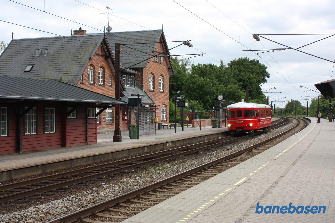 Skinnebussen på vej nordpå gennem Espergærde station