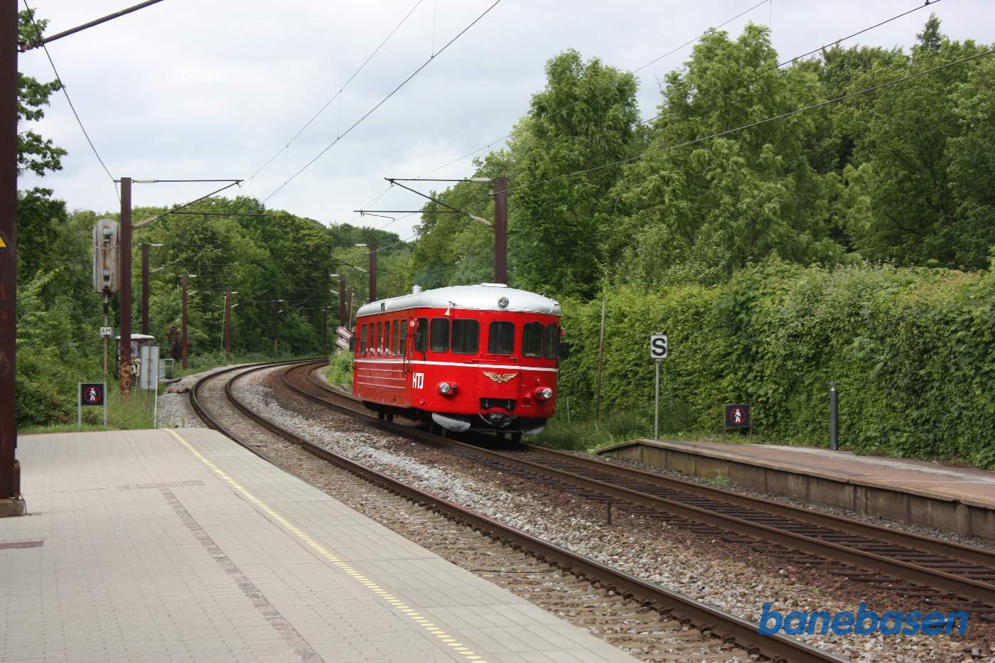 Skinnebussen på vej nordpå gennem Espergærde station