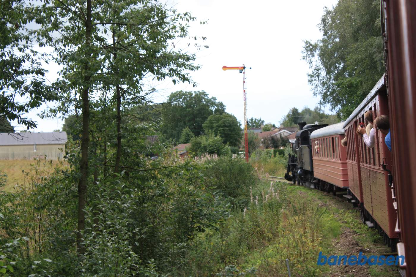 Så er vi på vej ind på Sankt Olof station, I-signalet viser stop