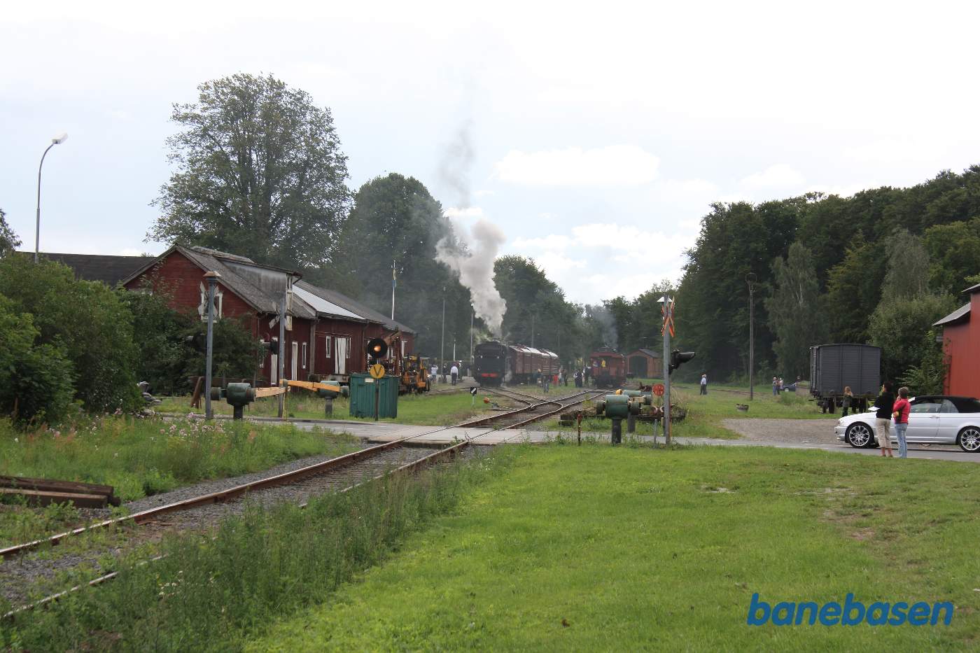 Efter det andet damptog er ankommet, er der afgang for det første med 1183