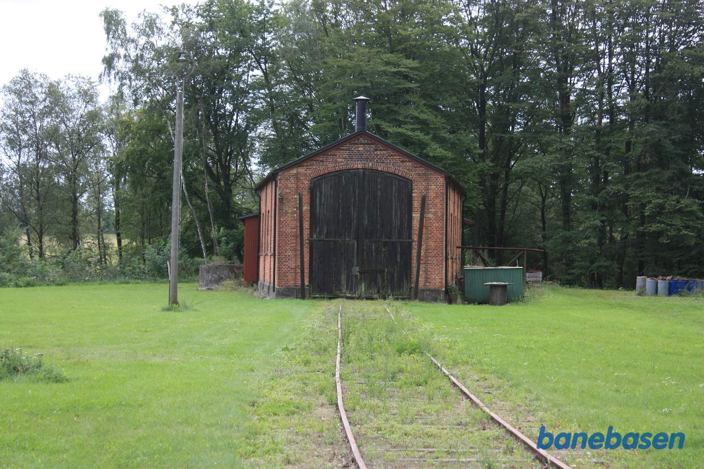Den lille ensporede remise i stationens sydende