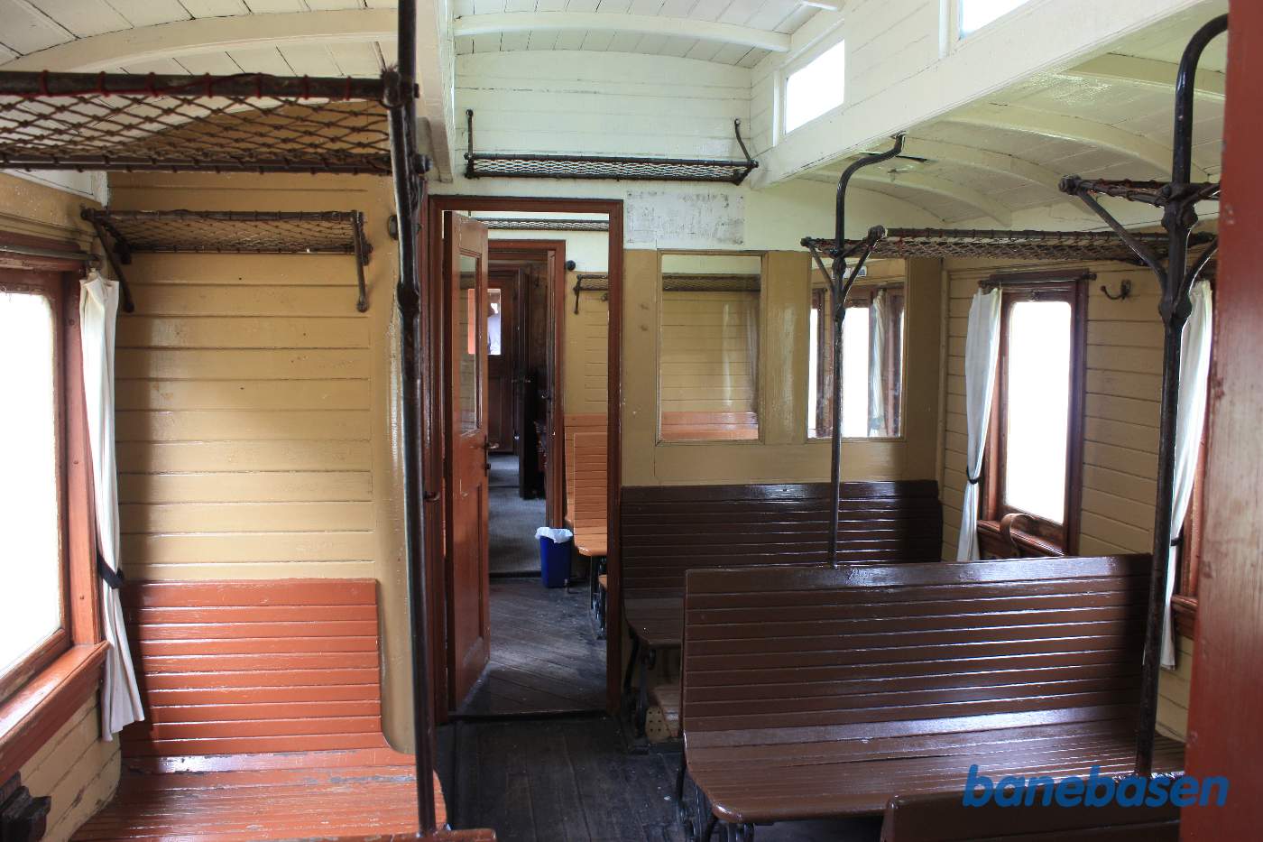 Et vue inde i en af personvognene