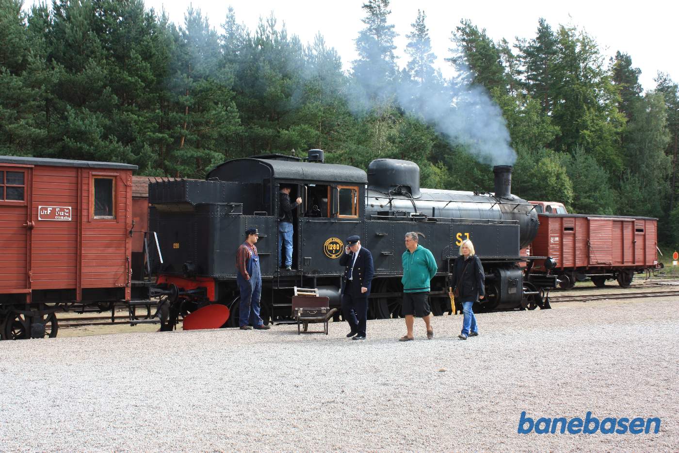 Så holder damptoget til Sankt Olof klar i perronsporet
