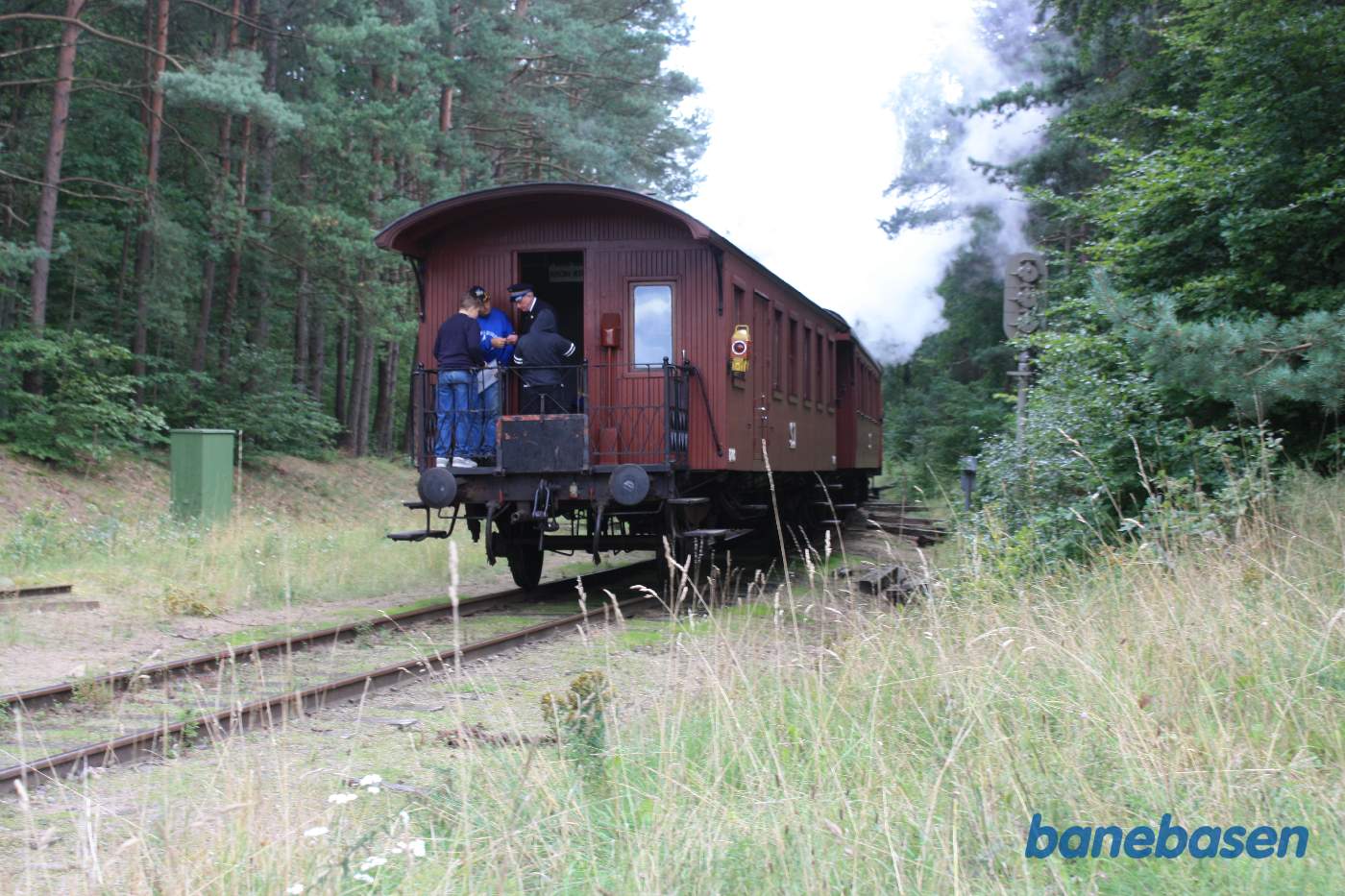 Tog mod Sankt Olof damper ud af stationen - farvel og tak for i dag