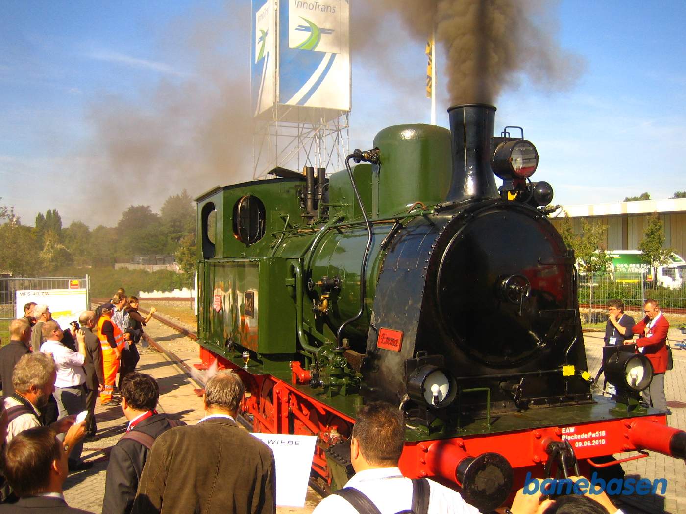 I udstillingsdagene kørte et lille grønt damplokomotiv mellem udstillingsområdet og sporet ind til udstillingsområdet. Turen tog 3 minutter og der var en meget lang kø for at prøve at køre på et damplokomotiv