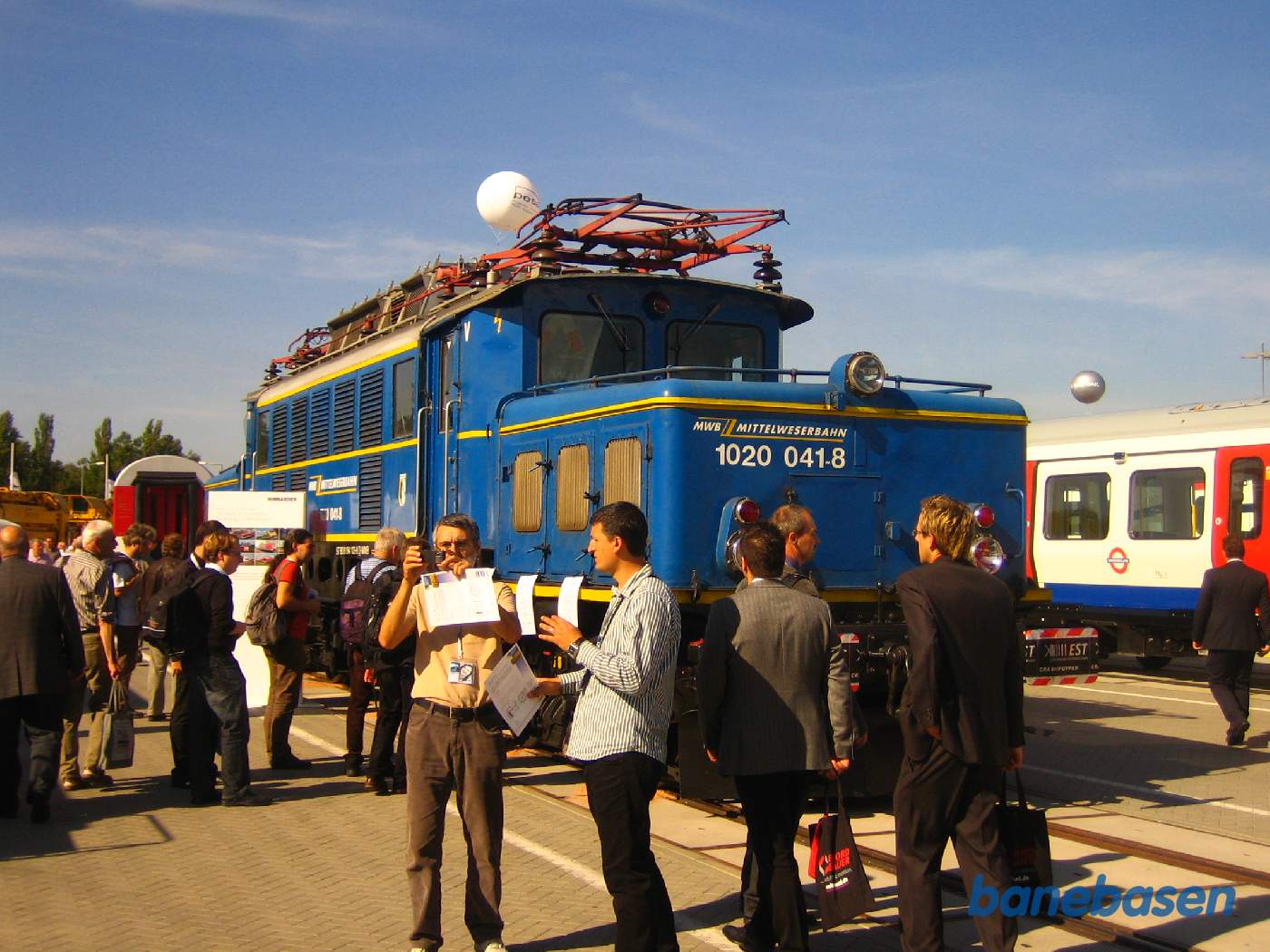 Et flot blåt lokomotiv fra MWB Mittelweserbahn