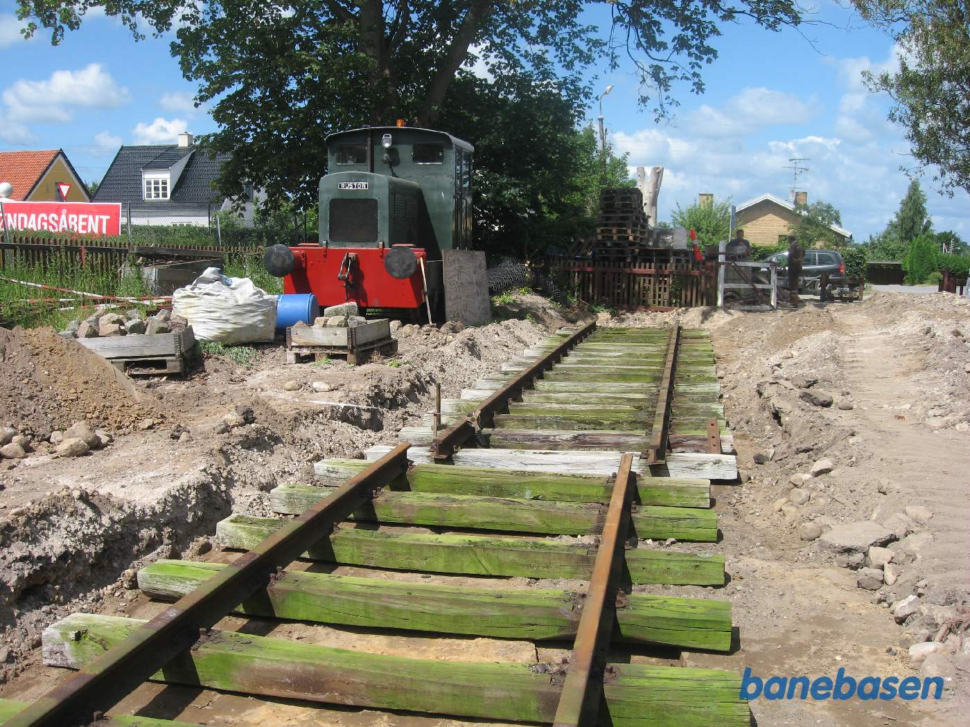 Inden vi kunne opføre vognhal 2 i Græsted, skulle der udføres en del sporarbejder Inden vi kunne opføre vognhal 2 i Græsted, skulle der udføres en del sporarbejder